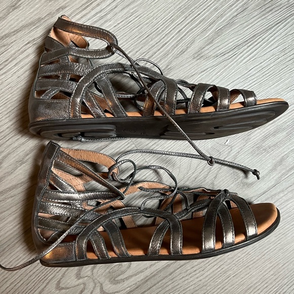 Gentle Souls Break My Heart 3 Graphite Sandals - Picture 5 of 9